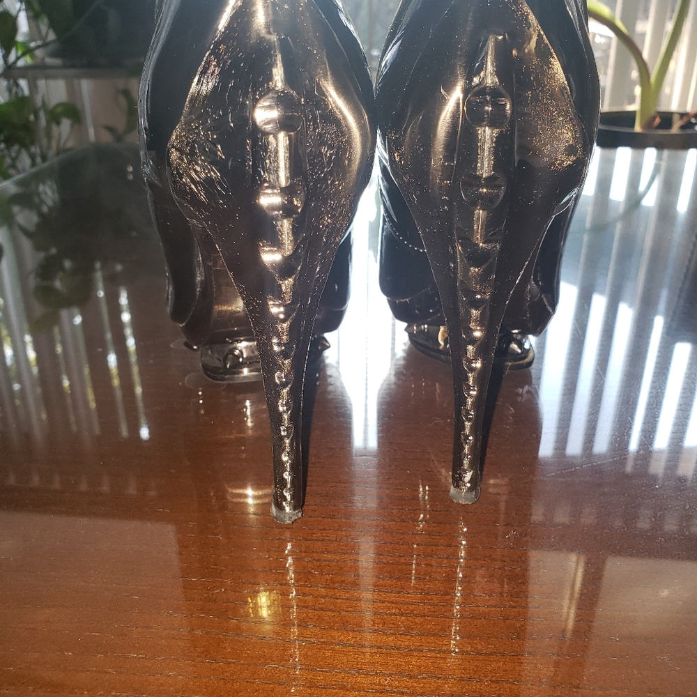 Shoes - Picture 2 of 3